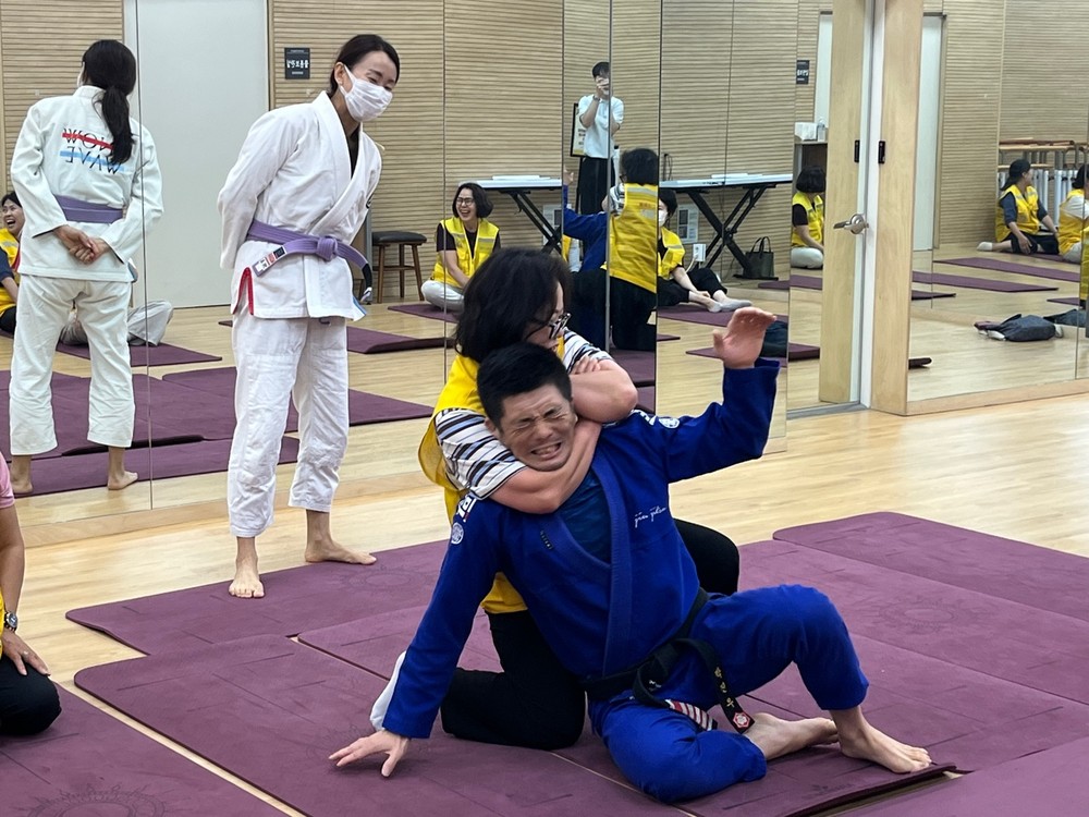 실전 중심 교육으로 나와 주민 안전 지킨다! 서초구, 우리동네 안전지킴이 대원 대상 ‘호신술 교육’ 실시