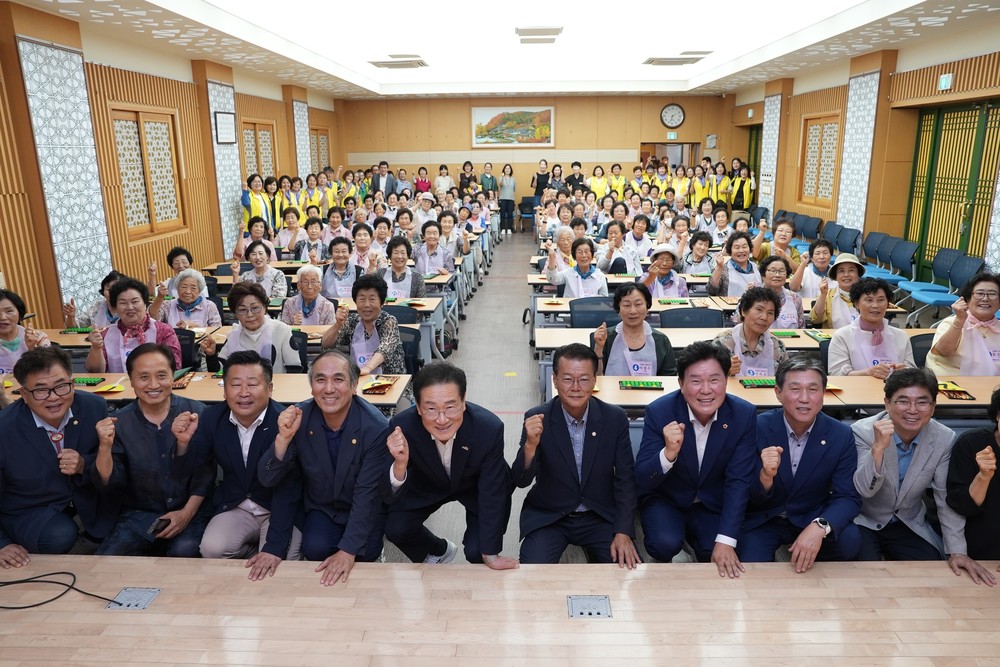 영천시, 어르신 주산 경기대회 성료... 노익장의 진가 빛나 어르신들의 잠재력 톡톡! 두뇌건강과 치매 예방을 위한 배움의 장