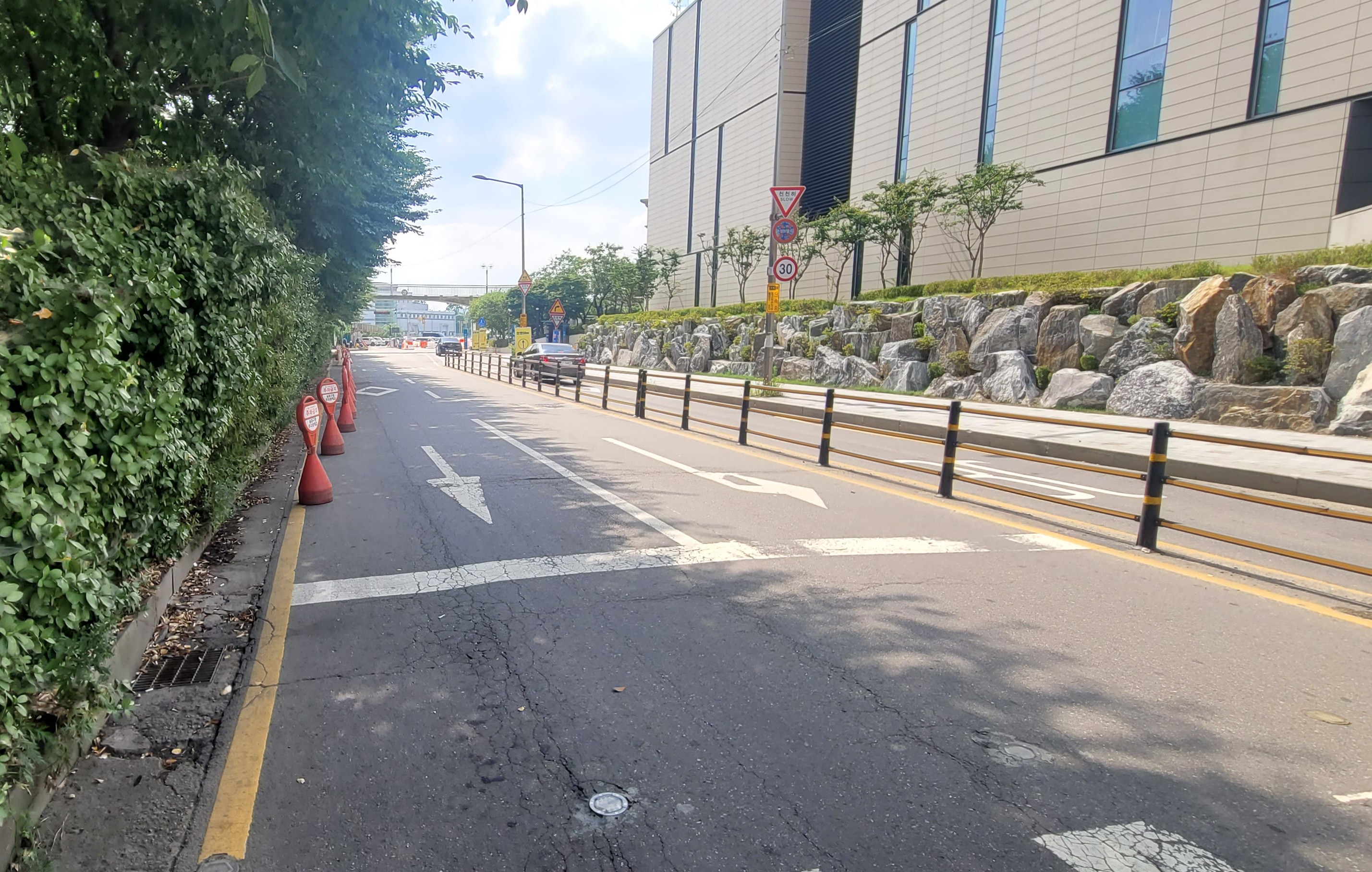 서울아산병원 앞 사라진 ‘약국차량’ 행렬… 송파구, 민관 협력으로 불법주정차 문제 해결!