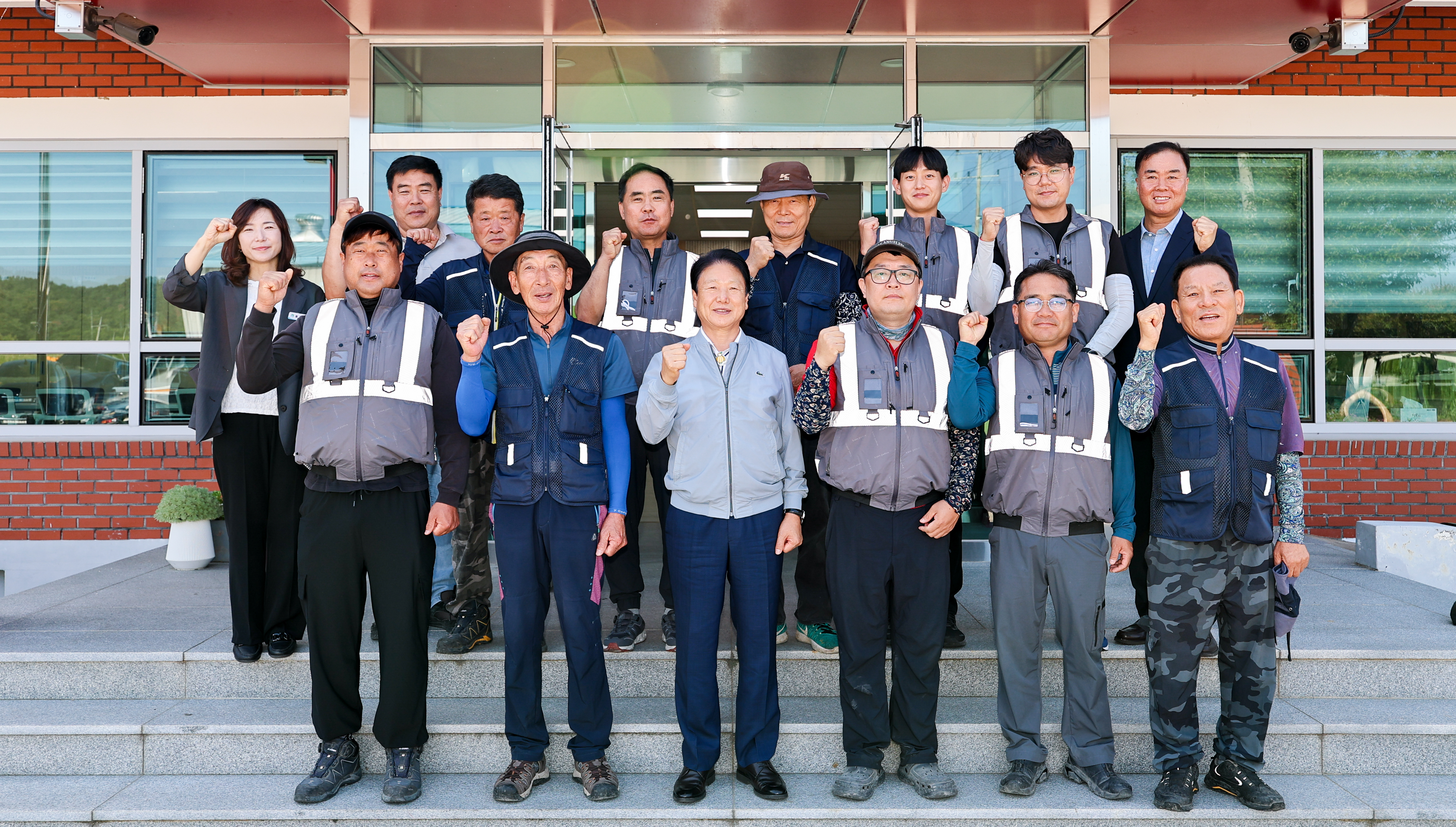 성주군, 폭염 속 현장근로자에 폭염대비 물품 전달 및 현장격려!
