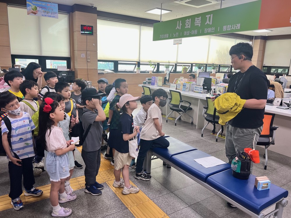 윤환 구청장, 중학교 현장 방문해 학부모 목소리 직접 챙겨