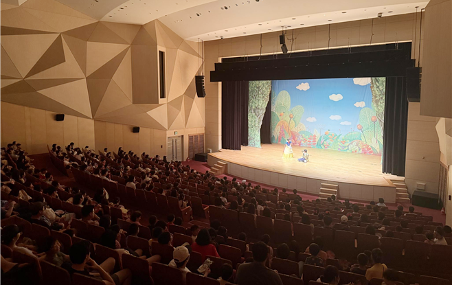 강진군, 가족이 흥겨운 여름특집 뮤지컬 통했다
3대가 즐기는 강진 문화예술, 백설공주 관람 북적