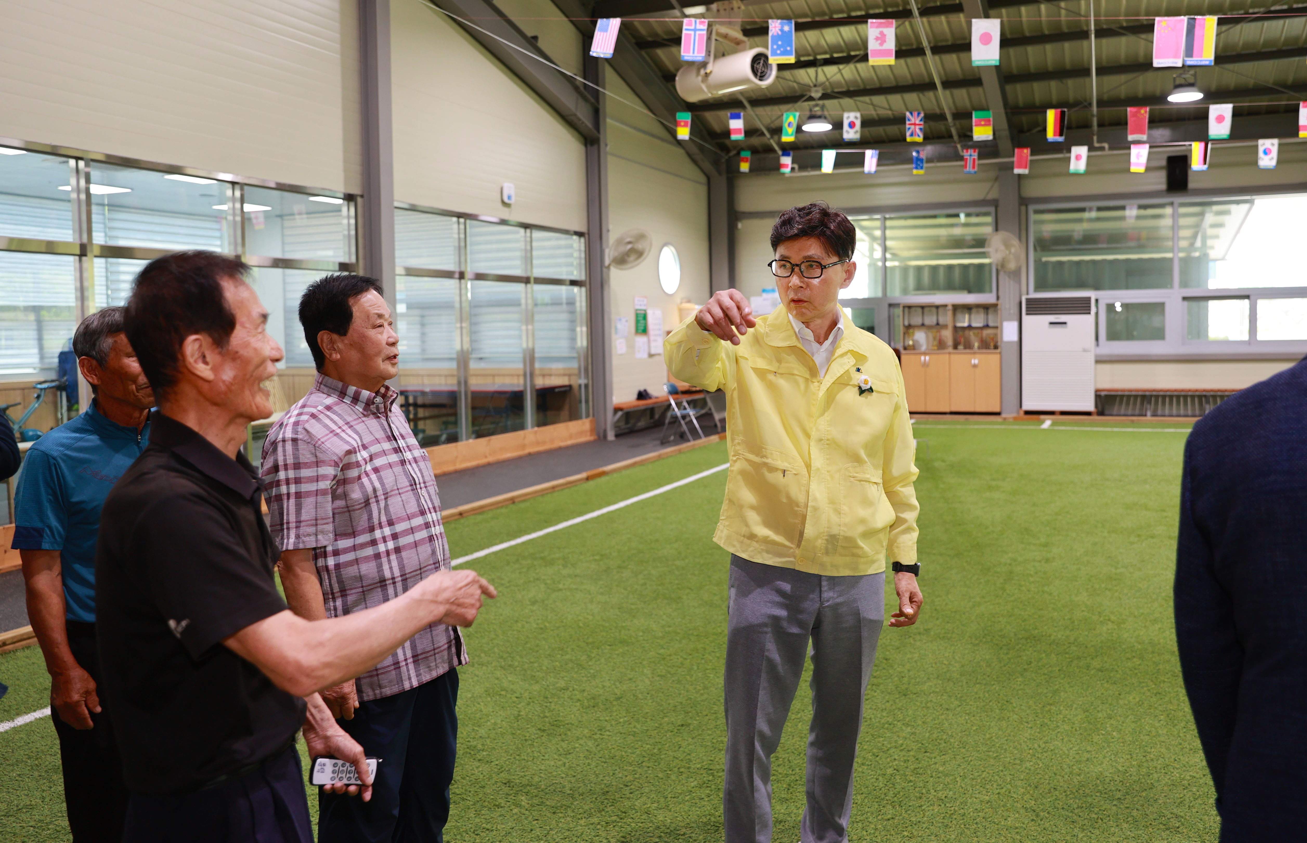 김철우 보성군수, 폭염 대비 민생 현장 점검… 문덕면 실내게이트볼장 방문