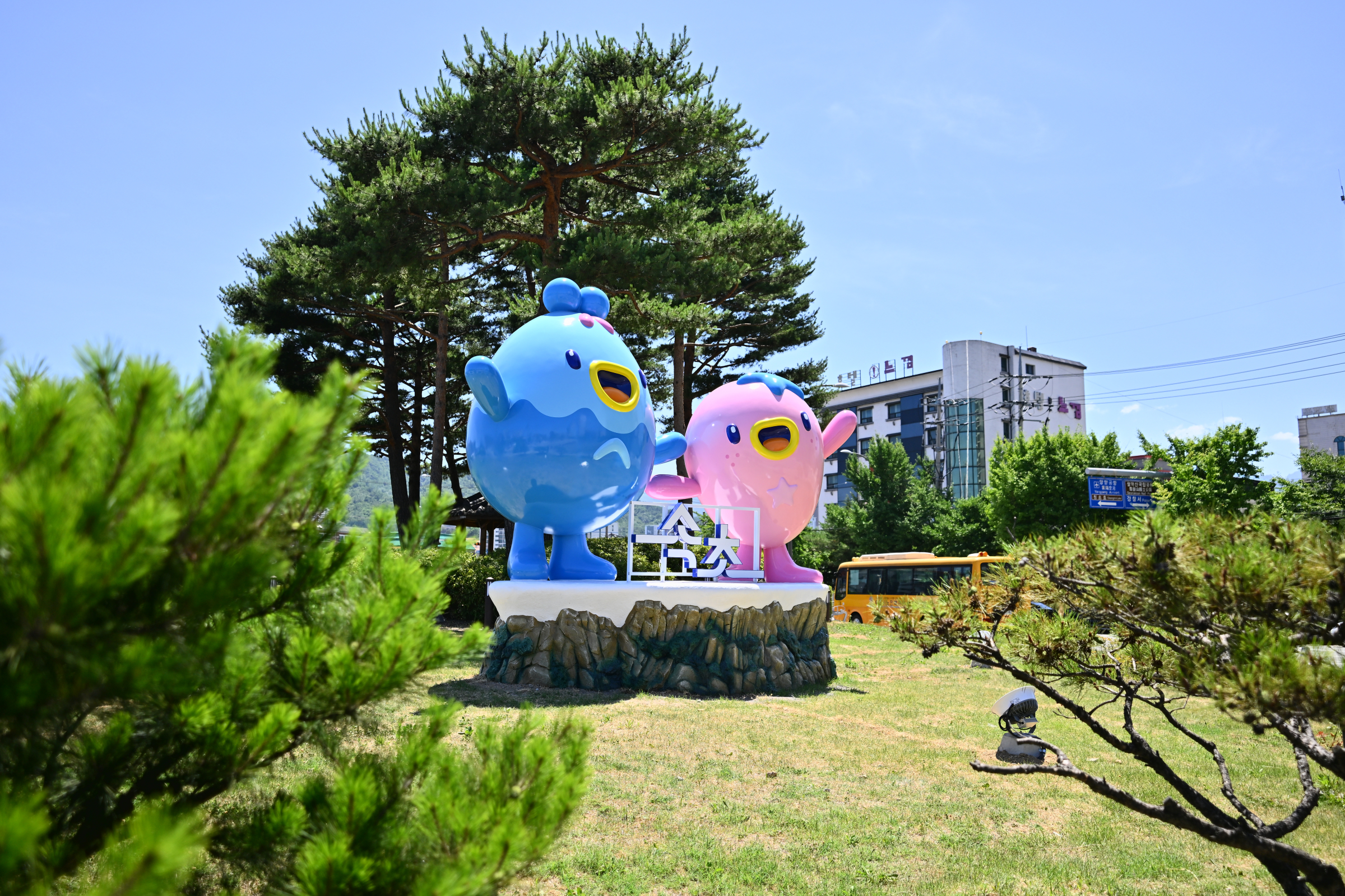 속초시, ‘짜니와 래요’ 조형물 관광지와 도심 관문에 설치