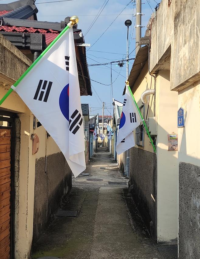 남지읍, 제77주년 제헌절 맞아 태극기 달기운동 전개