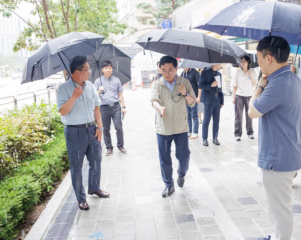 진교훈 강서구청장, 마곡 엠밸리7단지 보도침하 현장 점검