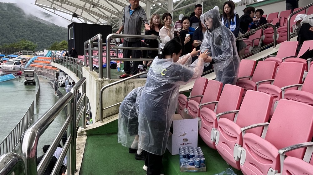 태백시축구협회, 2025 추계 대학축구연맹전 선수 지원 위해 OG버거 간식 후원 받아