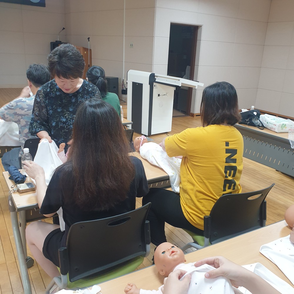 옥천군, 저소득층 영아 가정에 기저귀·조제분유 지원