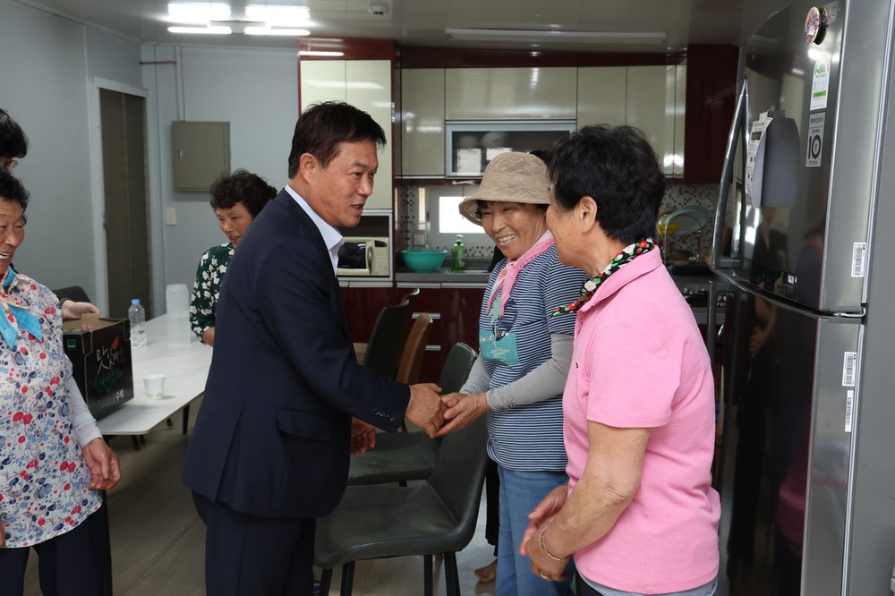 “폭우·폭염 속 따뜻한 동행”…이학수 정읍시장, 어르신 건강 챙기며 현장 행보