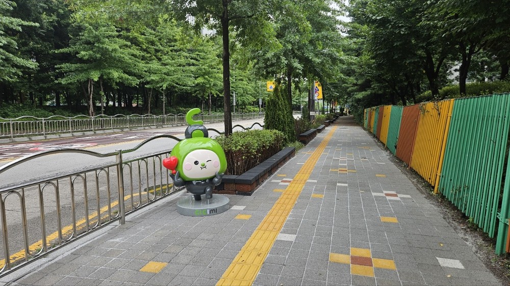 동두천시, 송내초 통학로에 ‘자녀안심 그린숲’ 조성 완료