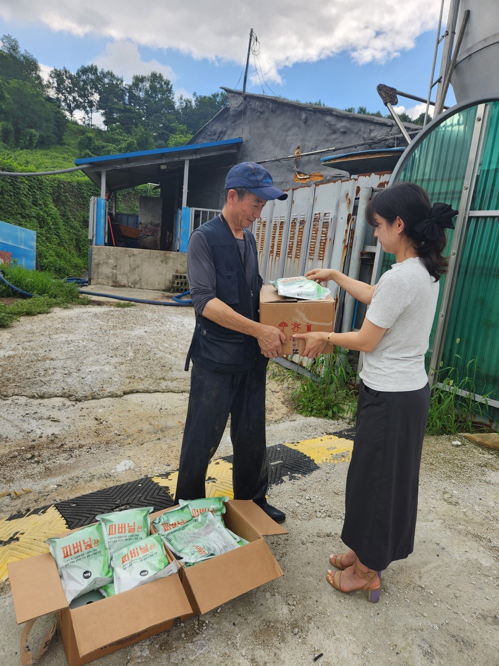 괴산군, 축산농가에 고온 스트레스 완화제 11,318포 긴급 지원