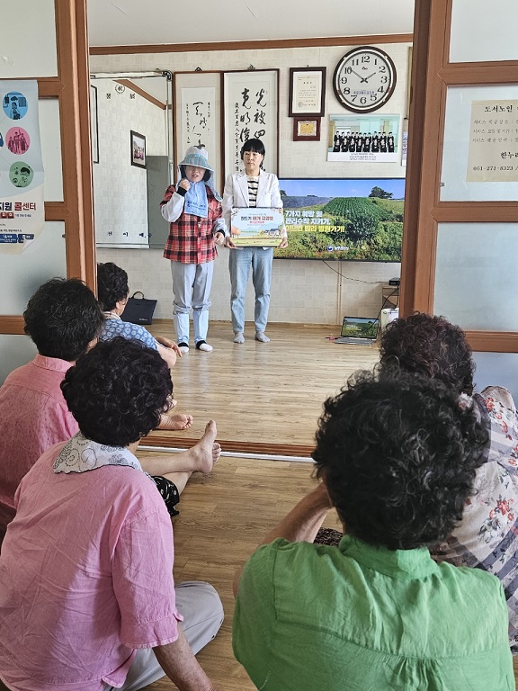 신안군, 진드기 매개 감염병 예방 총력…“물리지 않는 것이 최선!”