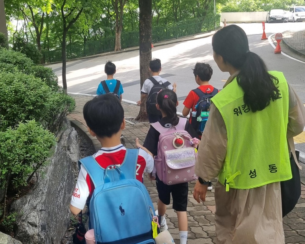 성동구, 여름방학에도 '워킹스쿨버스' 운영…아이들 안전 등하굣길 책임