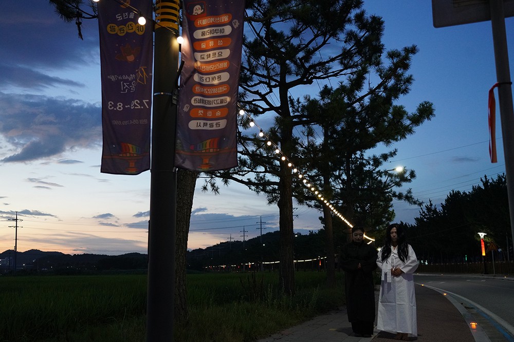 낮보다 특별한 울진의 여름 밤으로 초대합니다 달빛 산책, 음악공연, 야시장까지, 낮보다 다채로운 울진의 밤