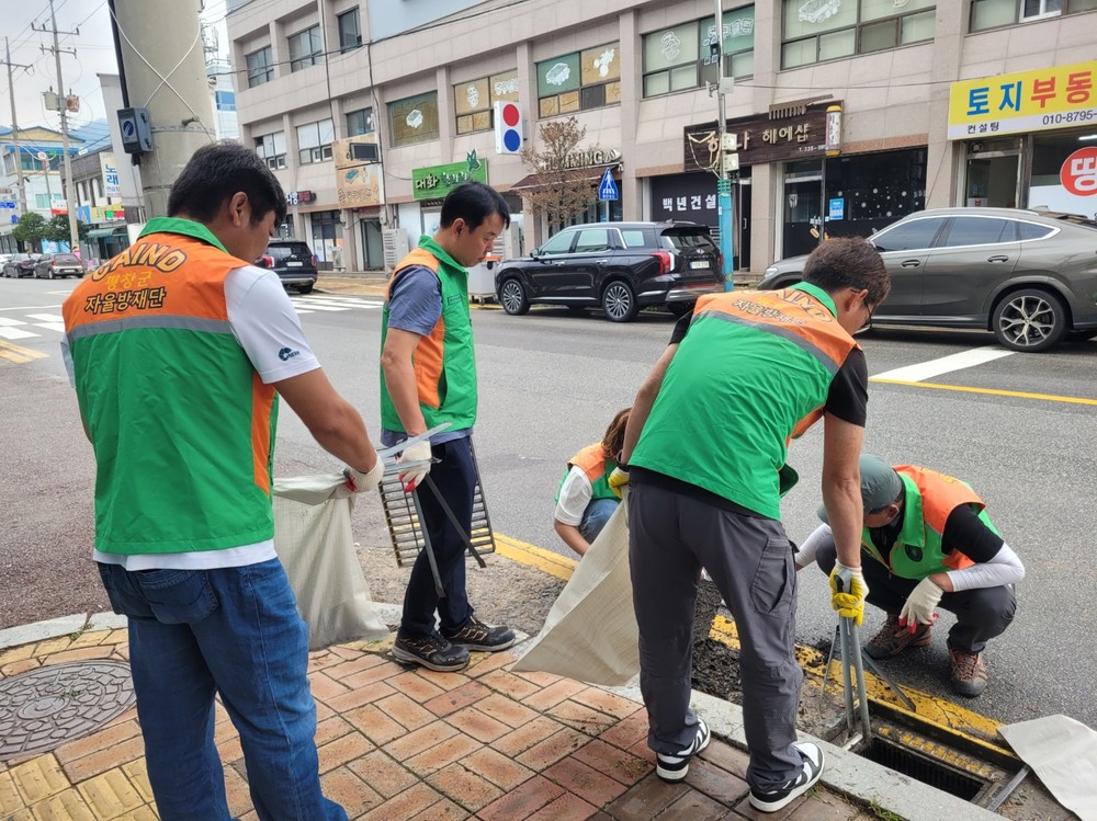 평창군 자율방재단, 우수받이 집중 점검 및 시가지 정비