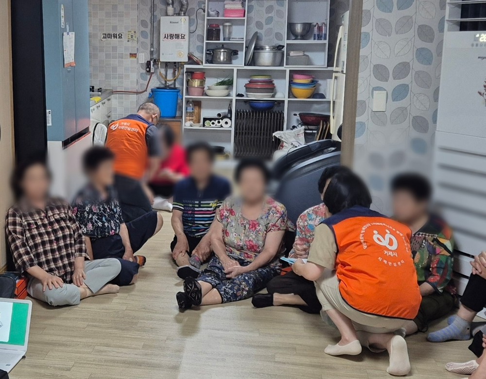 거제시치매안심센터 기억지킴이 봉사단 - 예방에서 돌봄까지