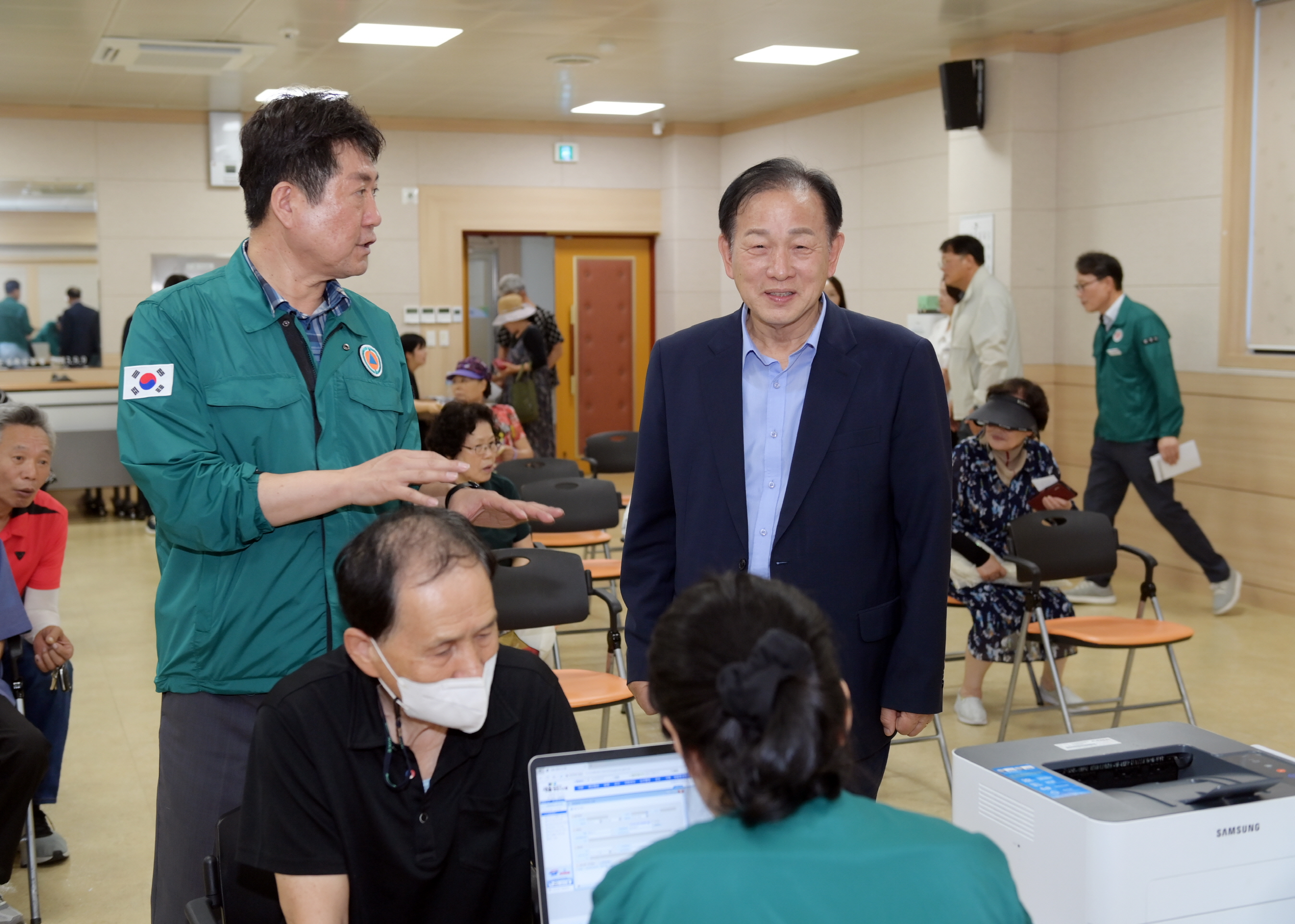 신현국 문경시장, 민생회복 소비쿠폰 신청 현장 방문 격려!