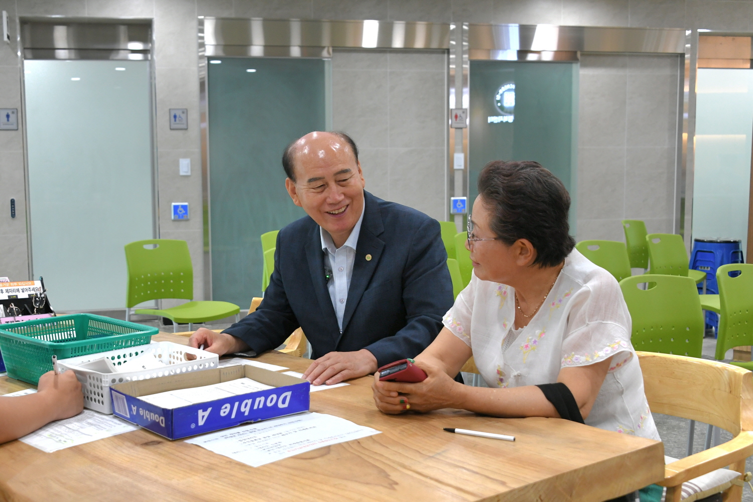 박형덕 시장, 민생회복 소비쿠폰 발급 현장 점검
