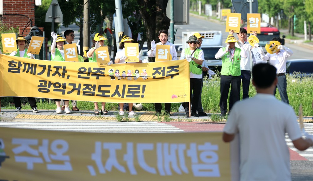 우범기 전주시장, 연일 출근길 통합 캠페인·완주군 민간단체 만남 ‘집중’