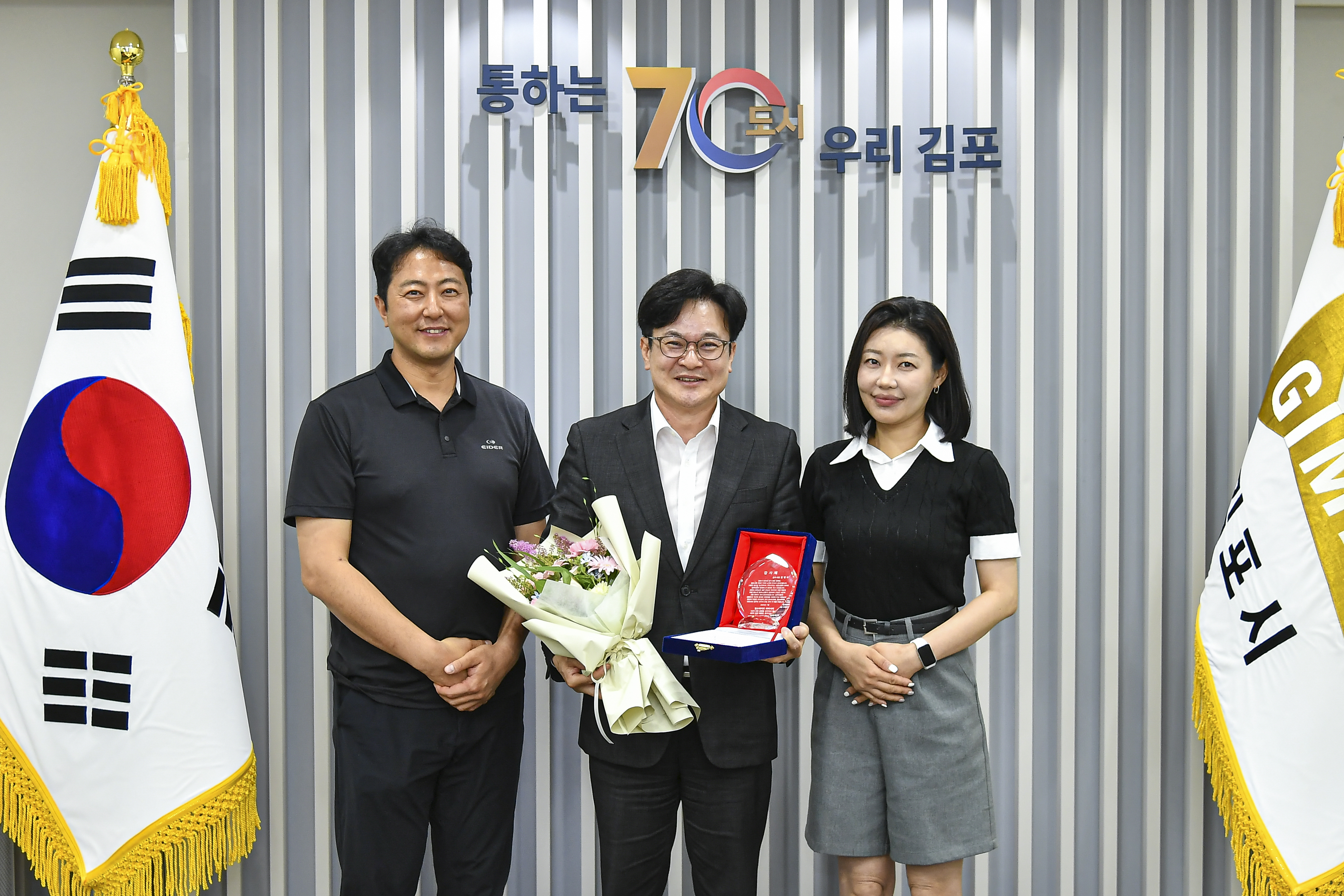 김병수 김포시장, 향산리 힐스테이트리버시티 입대위로부터 감사패 받아