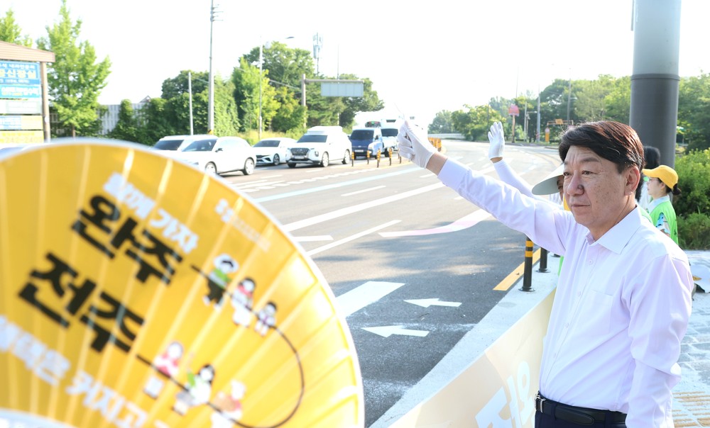 ‘완주-전주 통합, 시민과 함께 갑니다!’ 우범기 전주시장, 연일 출근길 통합 캠페인 전개