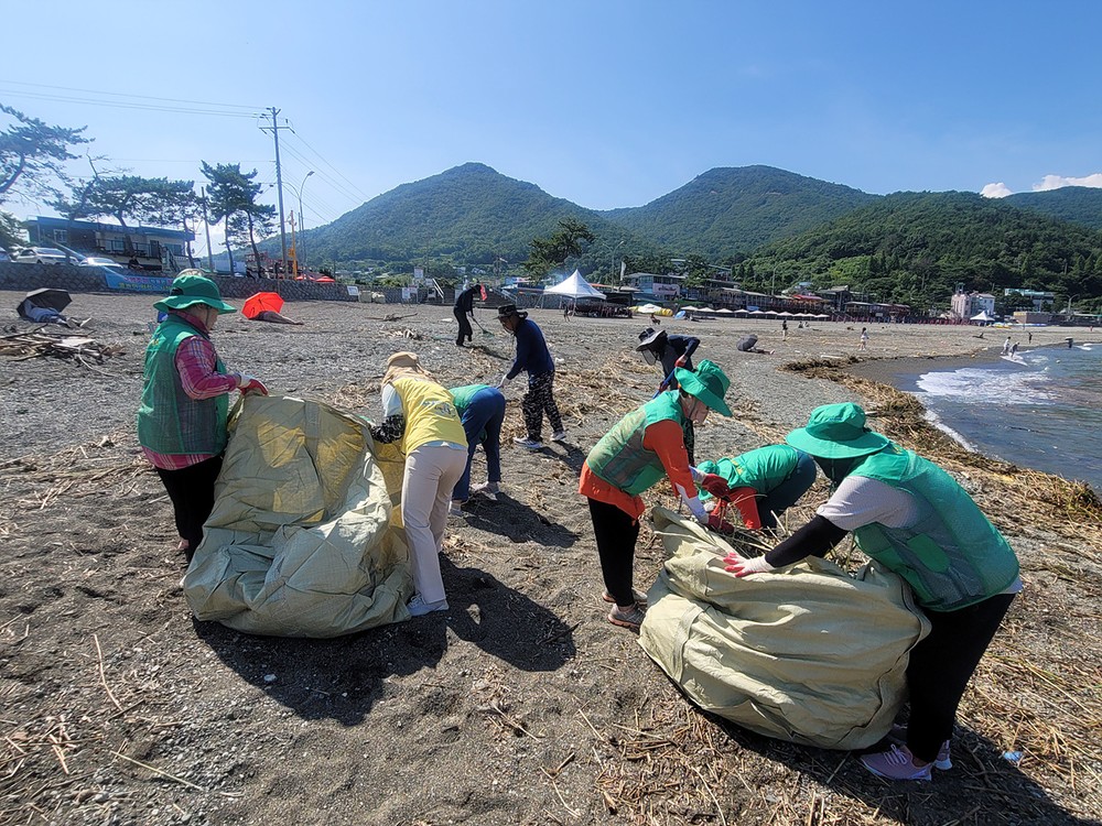 만덕동 새마을부녀회, 만성리해수욕장 해양쓰레기 정화 활동