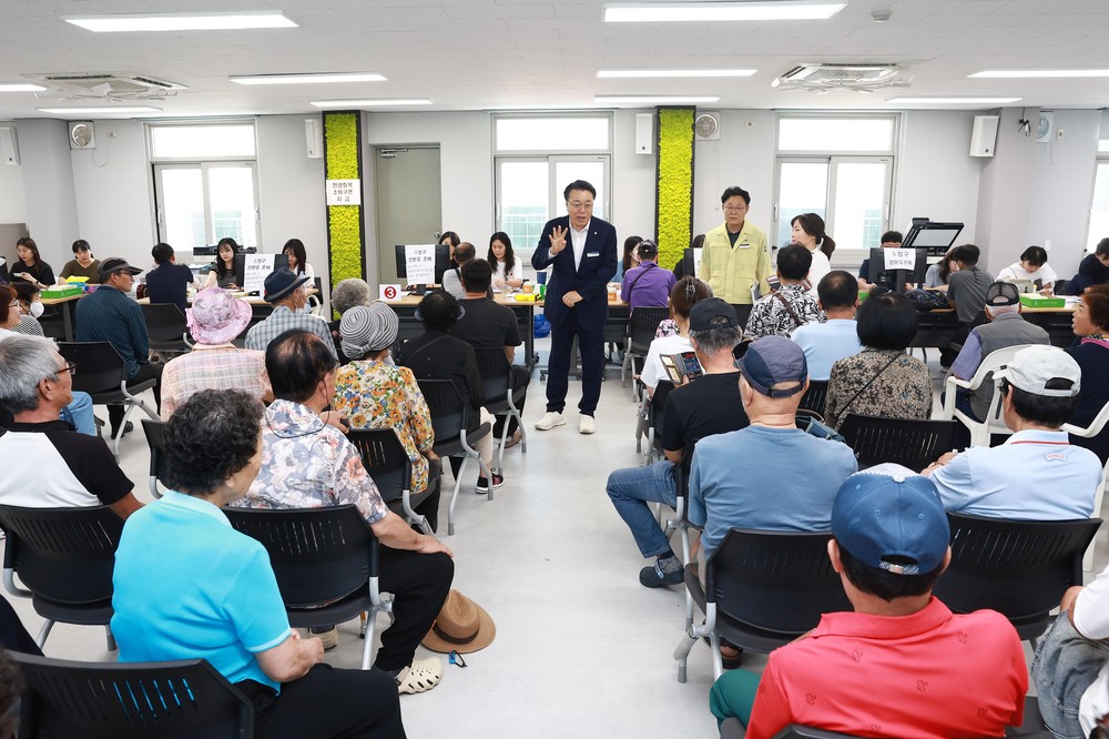 구복규 화순군수, ‘민생회복 소비쿠폰’ 신청 현장 방문