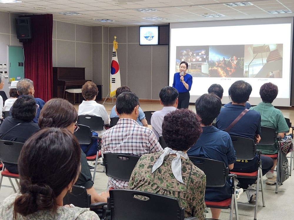 윤영미 아나운서‘남해 여,행하라!’특강 성황