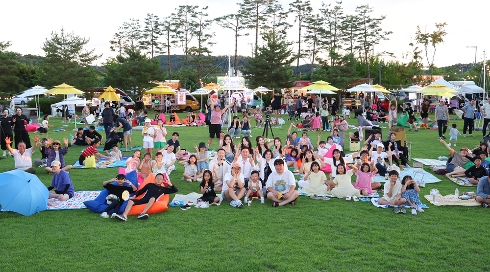 가족과 함께한 여름밤의 축제, 3천여 명의 시민과 함께하다! ‘2025 안성미디어센터 Summer Movie Night’ 성황리에 마무리