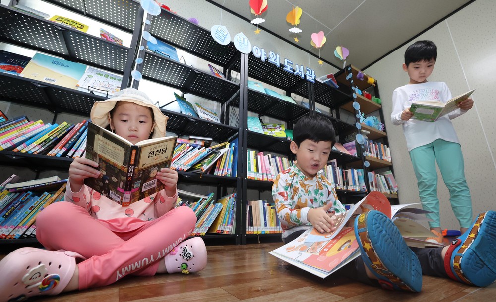 대전 동구, 도심 속 피서지 ‘물빛 야외도서관’ 인기