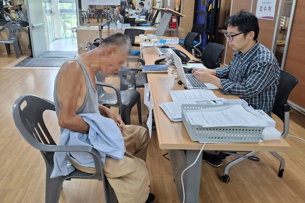“소비쿠폰 혜택에서 소외 없도록” 동대문구, 노숙인 대상 신청 지원