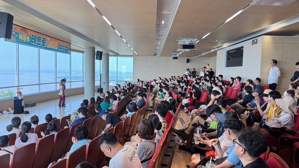 애기봉에서 열린 오징어게임, 1,500여 명 몰리며 다함께 즐긴 놀이터