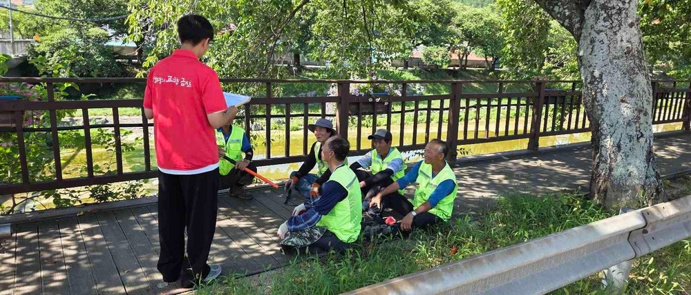 ‘폭염에도 안전하게!’ 금산군, 공원녹지 현장근로자 온열질환 예방 교육