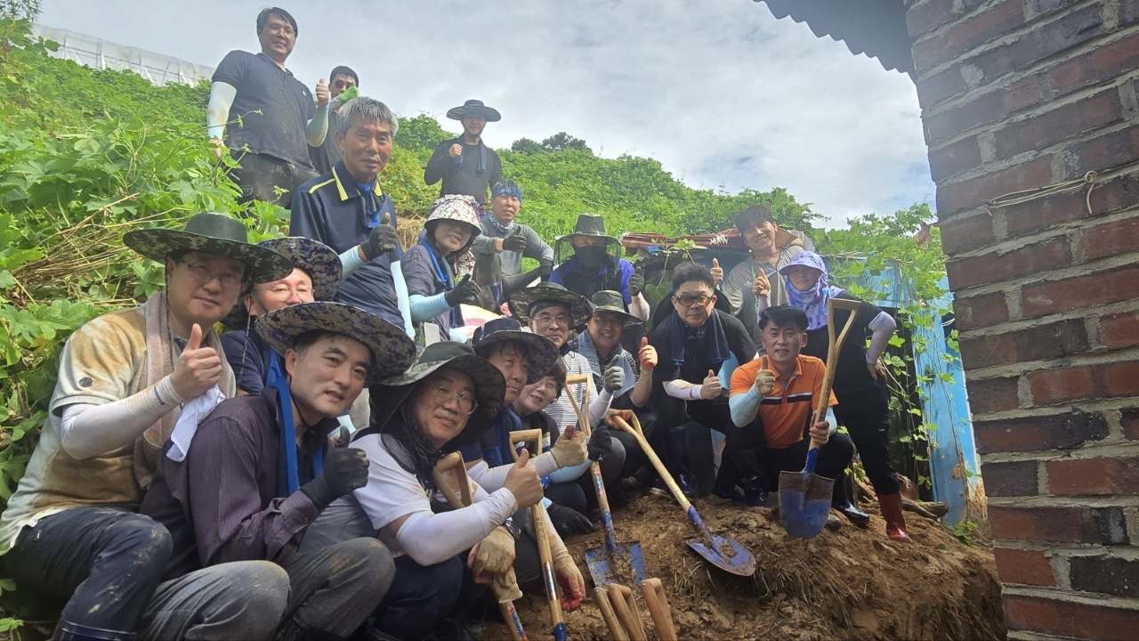 계룡시 공직자, 예산군 수해복구 현장서 구슬땀