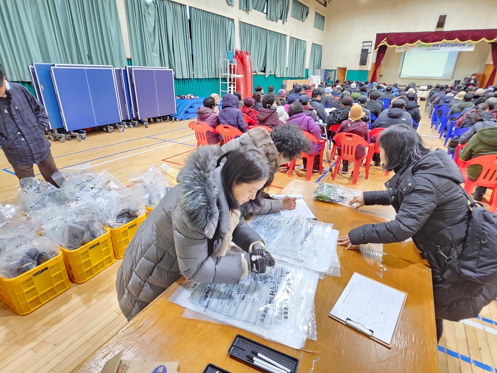 여수시, 방풍·해풍쑥 등 농특산물 잔류농약 분석…안전성 확보 앞장