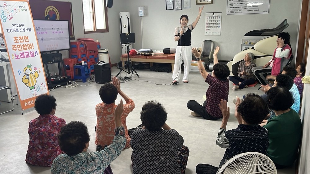 무더운 시간에는 시원한 실내에서 「건강마을조성사업」 프로그램에 참여해요!