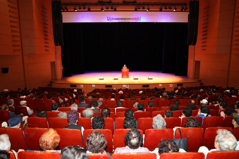 대한노인회 양산시지회 노인일자리 어르신 문화공연
- “감사와 응원의 무대” 폭염 속 가수 공연에 어르신들 큰 호응 -