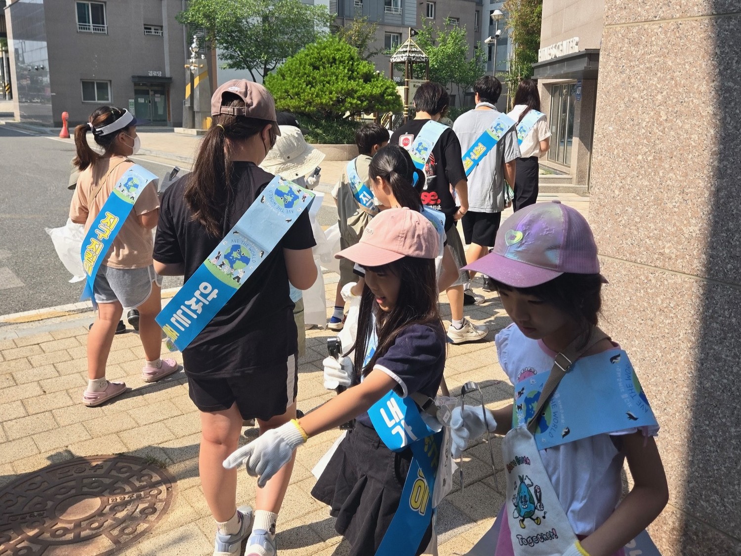 이천시 다함께돌봄센터 신원아침도시점, 환경도 지키고 건강도 챙기는‘우리동네 플로깅’ 성료