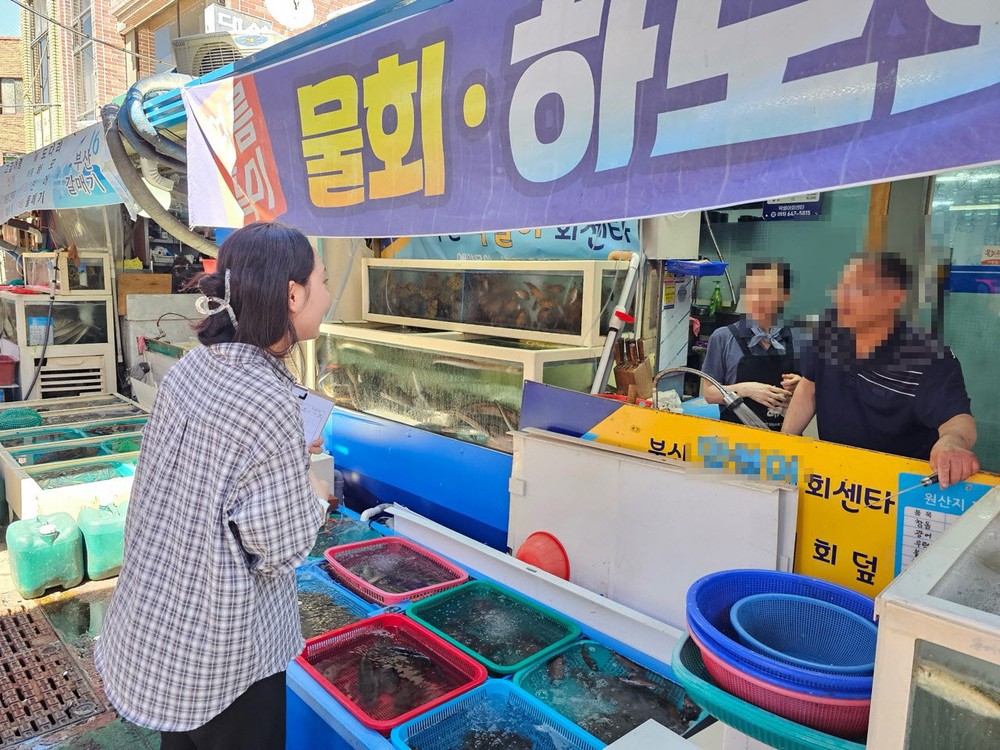 통영시, 여름 휴가철 대비 수산물 원산지 표기 단속 강화
- 여름 휴가철 수산물 소비 증가 품목에 대한 집중 단속 펼쳐 -