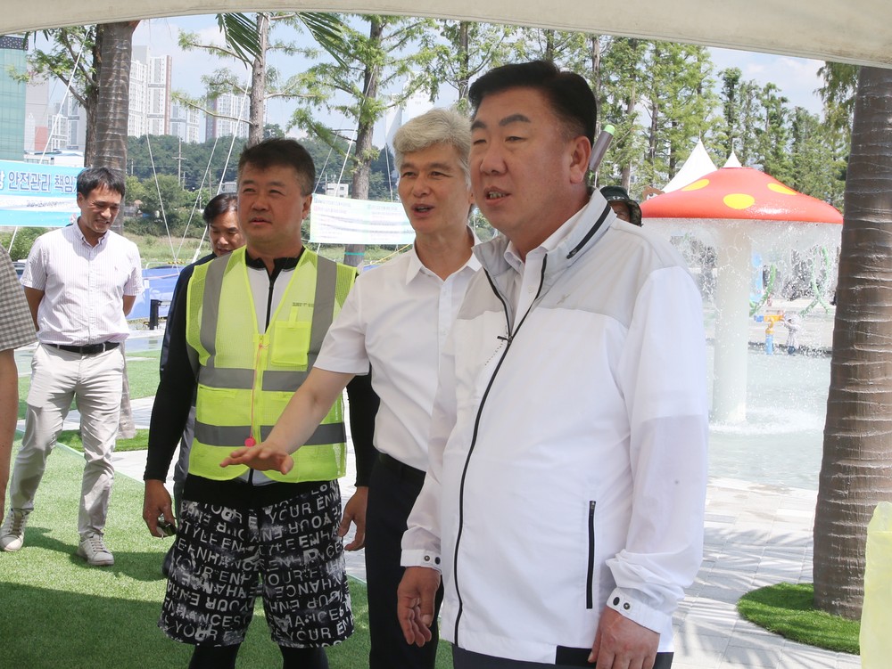 이범석 청주시장, 폭염 속 물놀이장 현장 점검, “어린이 안전 최우선”