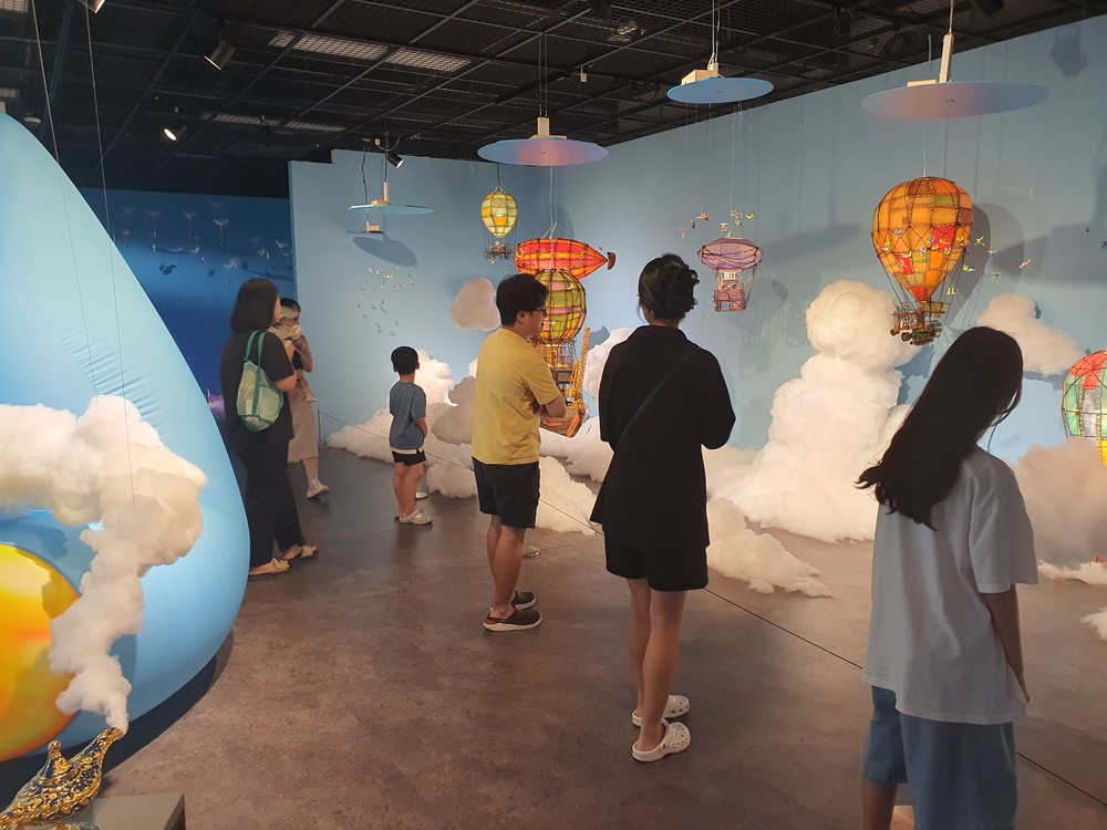 홍천미술관 《뭉게뭉게》展, 관람객 1만 명 돌파! 홍천미술관 전시 새로운 기록… 관람객 호응 속 연일 인기