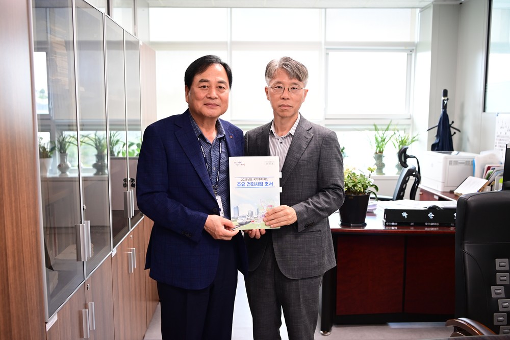 배낙호 김천시장과 송언석 국회의원, 무더위도 잊은 ‘쉼표 없는 세일즈 행정’ 눈길!