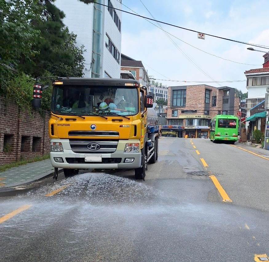 서대문구, 도로 열섬화 완화 위해 공사장 살수 차량 활용
