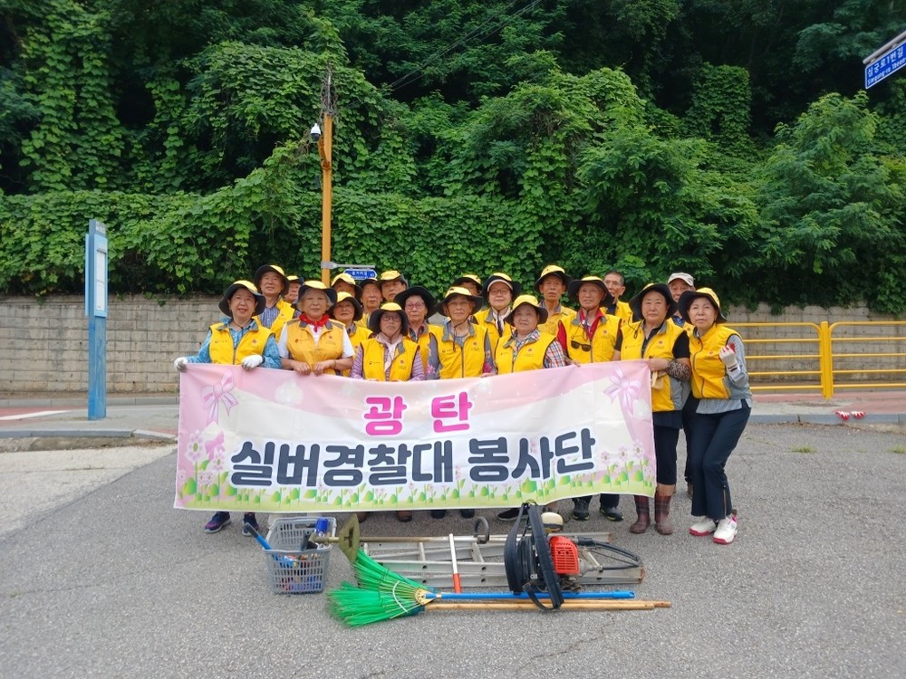 광탄면 실버경찰대, 버스정류장 환경정비 실시