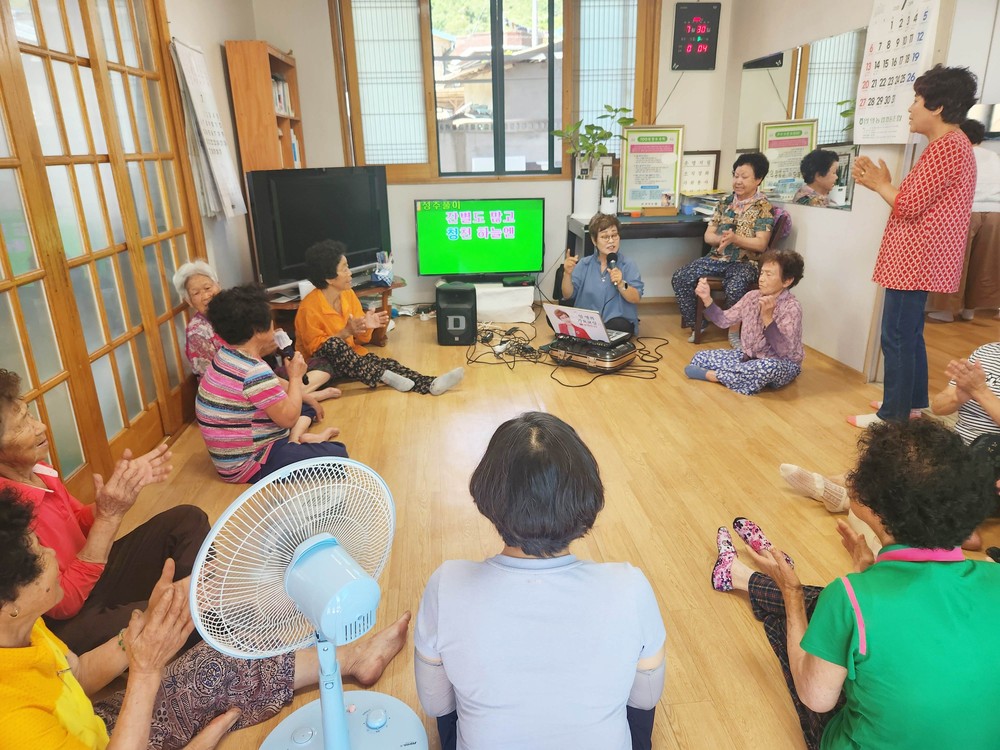 함양 서하면, 무더위도 웃으며 날리는 ‘경노모당 프로그램’ 인기
