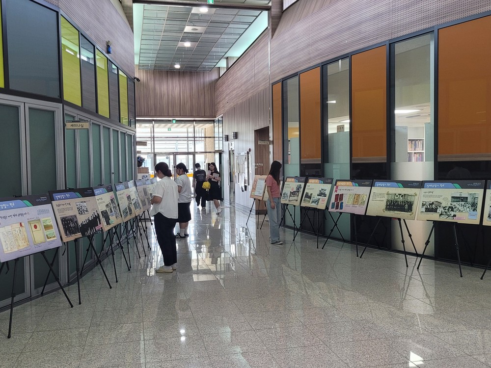 진천군, 광복80주년 기념 학교로 보는 한국 근현대사 전시 개최