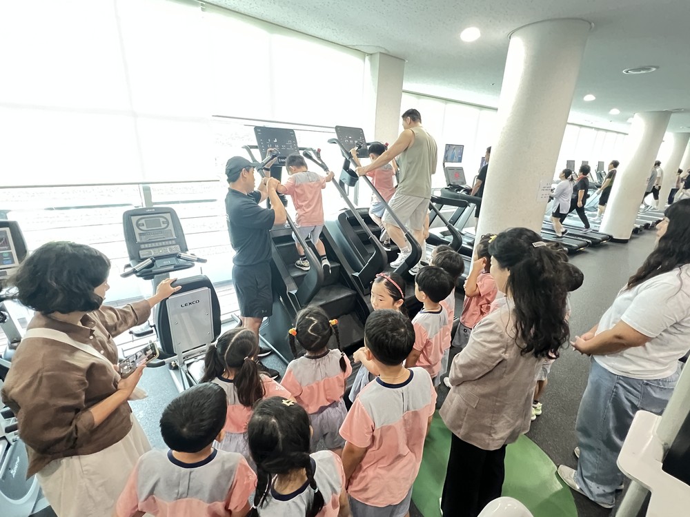 성주어린이집, 성주국민체육센터 헬스장 견학