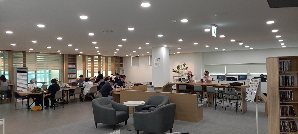 무더위엔 도서관이 최고…파주시 교하도서관 이용자 급증