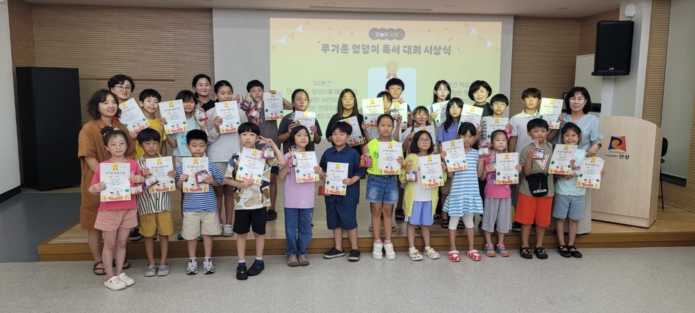 책장 소리만 들린 50분 ‘무거운 엉덩이 독서대회’