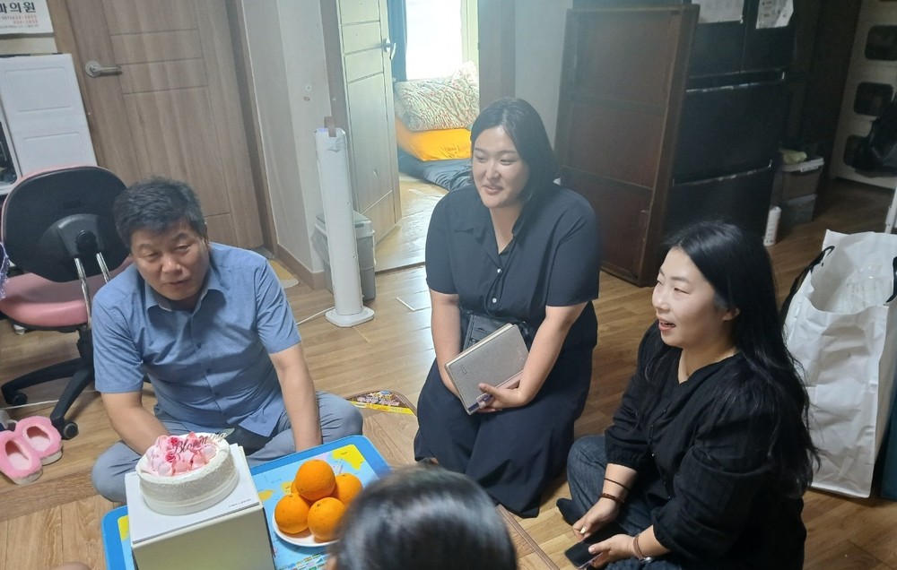 강진읍 한부모 가정에 생신상 전달 따뜻한 정 나눠